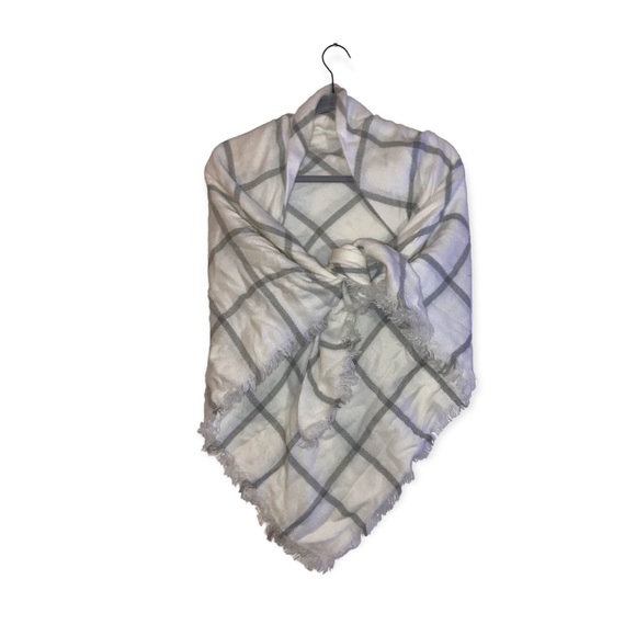 White and grey blanket scarf - Picture 4 of 5